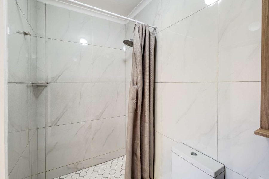 3 Bedroom Property for Sale in Lakeside Western Cape